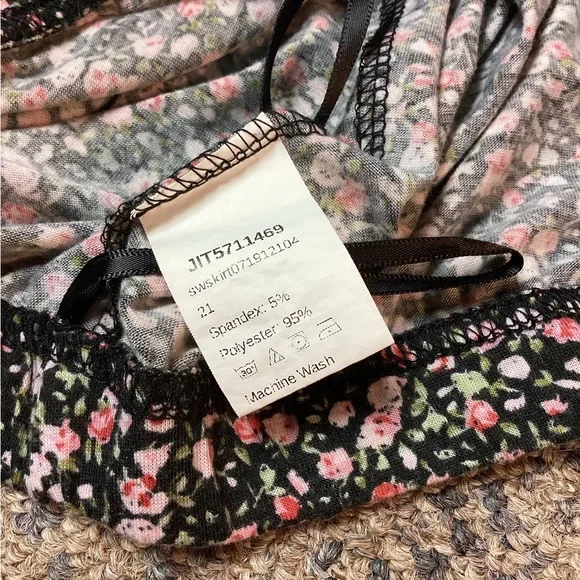 SHEIN Black Pink Green White Floral Knit Skirt * Size XS - Picture 4 of 6